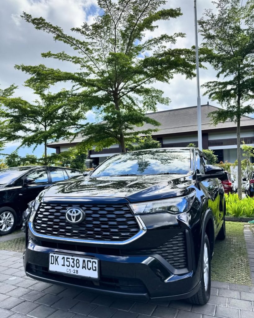 Pelayanan Innova zenix Untuk BUMNyuk aegera di booking untuk perjalanan anda selama di baliRsvv